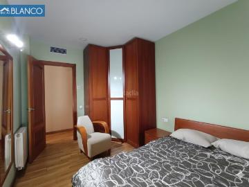 Piso en venta en Hospitalet de Llobregat L´, La Torrassa. AMPLIO PISO EXTERIOR CON BALCON, TERRAZA COMPARTIDA Y ASCENSOR. Pisos Hospitalet de Llobregat.