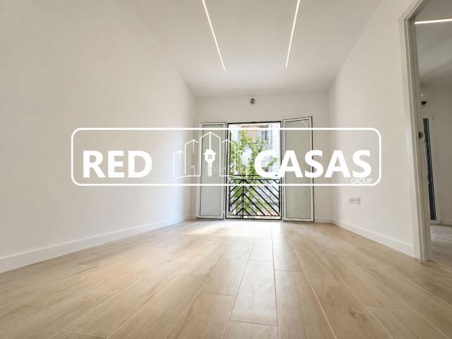 Piso en venta en Hospitalet de Llobregat L´, La Torrassa. Entresuelo en venta con patio privado totalmente reformado. Pisos Hospitalet de Llobregat.