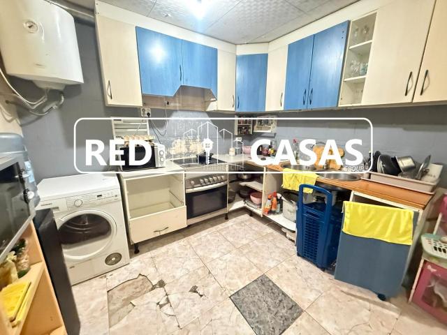 Piso en venta en Hospitalet de Llobregat L´, La Torrassa. El inmueble se sitúa en planta sótano con altura a nivel de calle. Pisos Hospitalet de Llobregat.
