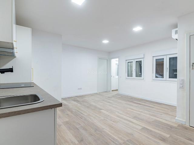 Piso en venta en Hospitalet de Llobregat L´, La Torrassa. Espectacular vivienda totalmente reformada a estrenar Diseño, amplitud y luz Presentamos esta magnífica vivienda de 73 m² const. Pisos.