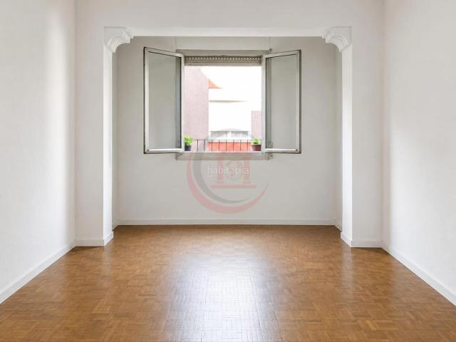 Piso en venta en Hospitalet de Llobregat L´, La Torrassa. OPORTUNIDAD! AMPLIA VIVIENDA EN COLLBLANC. Pisos Hospitalet de Llobregat.