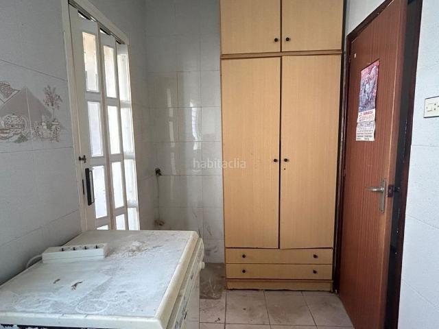 Piso en venta en Hospitalet de Llobregat L´, La Torrassa. OPORTUNIDAD! ATICO CON ASCENSOR A REFORMAR. Pisos Hospitalet de Llobregat.