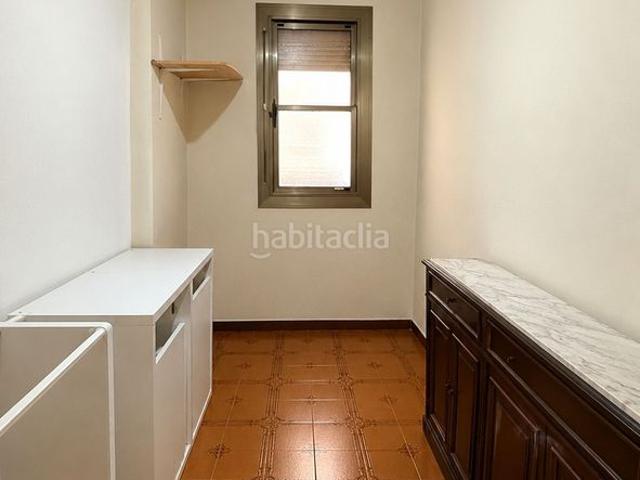 Piso en venta en Hospitalet de Llobregat L´, La Torrassa. Piso de 70 m2 65 m2 utiles en estado para entrar a vivir. Ubicado en una finca del año 1960. Pisos Hospitalet de Llobregat.