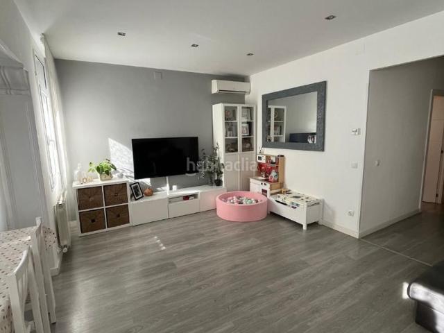 Piso en venta en Hospitalet de Llobregat L´, La Torrassa. Piso de 3 habitaciones en la zona de Collblanc. Pisos Hospitalet de Llobregat.