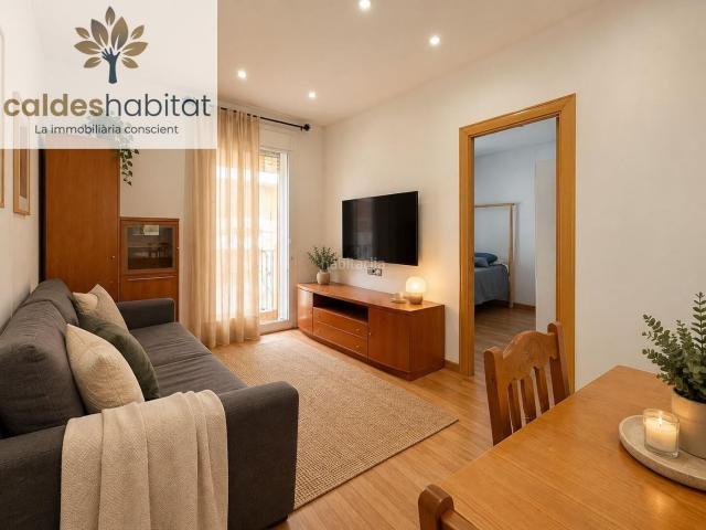 Piso en venta en Hospitalet de Llobregat L´, La Torrassa. Piso en finca de pocos vecinos, con todos los servicios a un paso y balcón. Pisos Hospitalet de Llobregat.