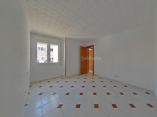 Piso en venta en Hospitalet de Llobregat L´, La Torrassa. PISOS DE FONDO ALQUILADOS SOLO INVERSORES. Pisos Hospitalet de Llobregat.