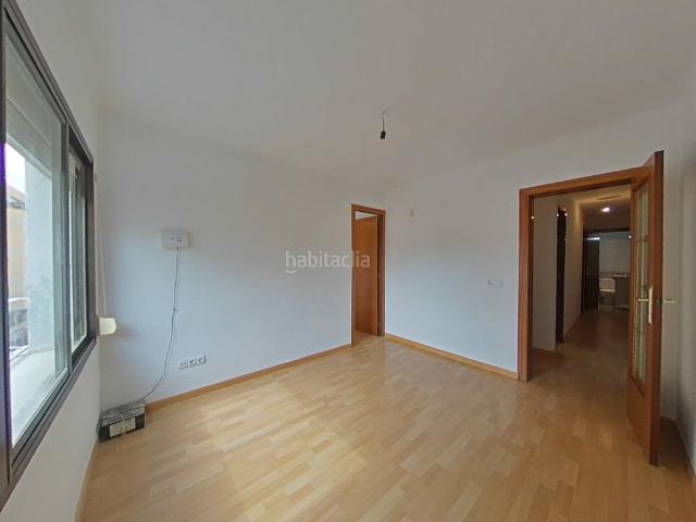 Piso en venta en Hospitalet de Llobregat L´, La Torrassa. PISOS DE FONDO ALQUILADOS SOLO INVERSORES. Pisos Hospitalet de Llobregat.