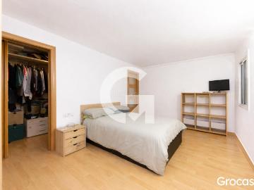 Piso en venta en Hospitalet de Llobregat L´, La Torrassa. Tu Hogar Ideal te Espera con Terraza. Pisos Hospitalet de Llobregat.