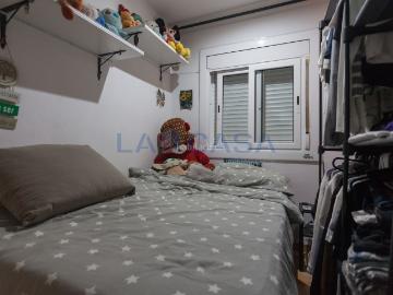 Piso en venta en Hospitalet de Llobregat L´, Les Planes. Piso Interior en el Barrio Florida Oportunidad de Inversión!. Pisos Hospitalet de Llobregat.