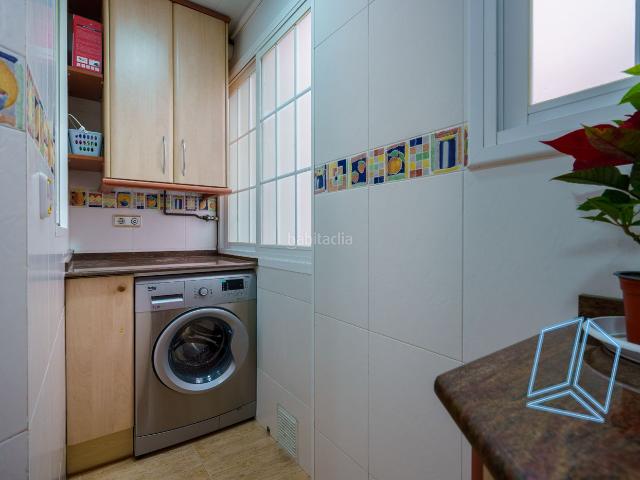 Piso en venta en Hospitalet de Llobregat L´, Sanfeliu. 3 HABITACIONES 2 BALCONES PISO TOTALMENTE REFORMADO 4ª PLANTA CON ASCENSOR TERRAZA COMUNITARIA. Pisos Hospitalet de Llobregat.