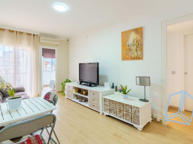Piso en venta en Hospitalet de Llobregat L´, Sanfeliu. 3 HABITACIONES 2 BALCONES PISO TOTALMENTE REFORMADO 4ª PLANTA CON ASCENSOR. Pisos Hospitalet de Llobregat.