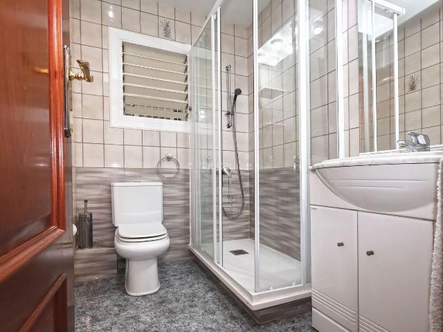 Piso en venta en Hospitalet de Llobregat L´, Sanfeliu. Piso en venta en Carrer de Miralta, Sanfeliu. Pisos Hospitalet de Llobregat.
