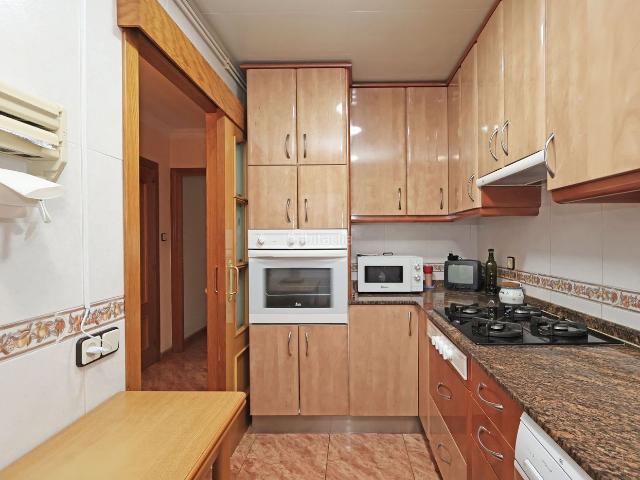 Piso en venta en Hospitalet de Llobregat L´, Sanfeliu. PISO LISTO PARA ENTRAR A VIVIR EN CAN BOIXERES. Pisos Hospitalet de Llobregat.