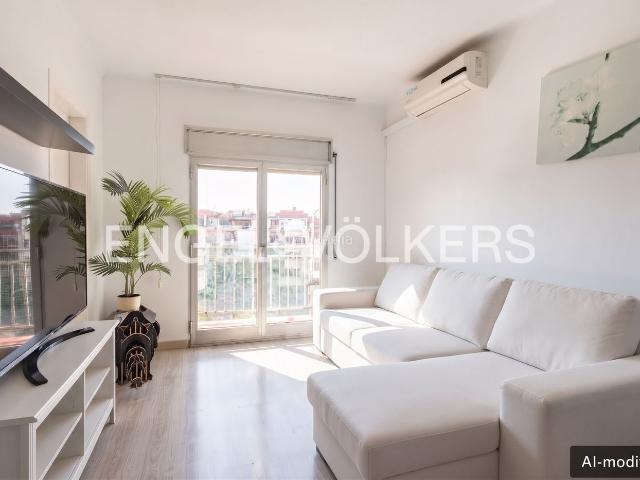 Piso en venta en Hospitalet de Llobregat L´, Sant Josep. Opción destacada en Torrassa Piso funcional con reformas cerca del metro y del tren. Pisos Hospitalet de Llobregat.