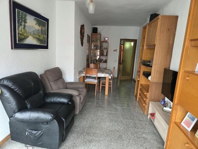 Piso en venta en Hospitalet de Llobregat L´, Sant Josep. PISO CON MUCHAS POSIBILIDADES EN ZONA CÉNTRICA DE LHOSPITALET. Pisos Hospitalet de Llobregat.