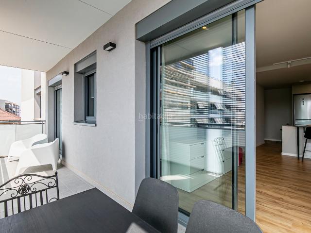 Piso en venta en Hospitalet de Llobregat L´, Sant Josep. Piso en venta en LHospitalet de Llobregat con 2 habitaciones, piscina comunitaria y parking, a estrenar, Barcelona. Pisos Hospitalet de.
