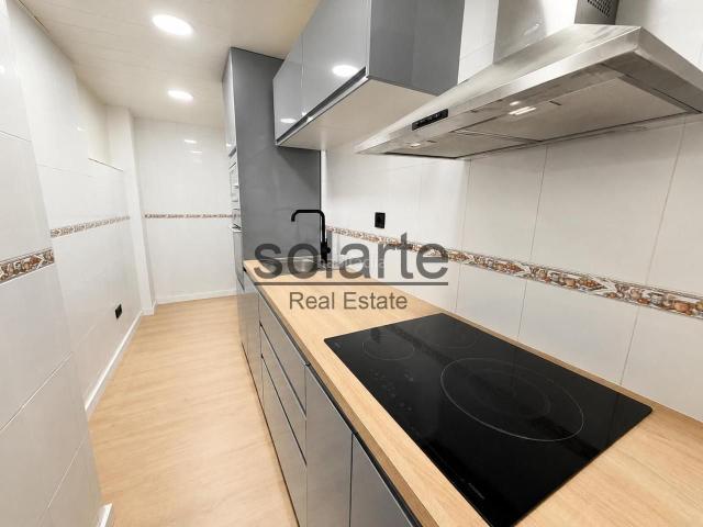 Piso en venta en Hospitalet de Llobregat L´, Santa Eulàlia. Excelente oportunidad piso exterior con ascensor. Pisos Hospitalet de Llobregat.