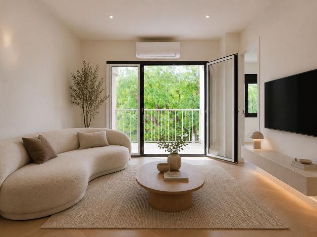 Piso en venta en Hospitalet de Llobregat L´, Santa Eulàlia. Exclusiva vivienda totalmente reformada con patio y terraza en una de las zonas con mayor proyección de LHospitalet de Llobregat. Pisos.