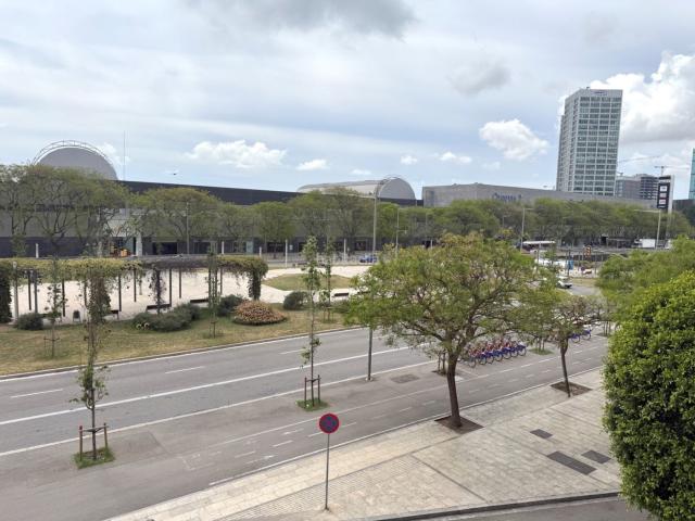 Piso en venta en Hospitalet de Llobregat L´, Santa Eulàlia. Piso frente al centro comercial Gran Via 2, 82m2, 3 hab 2 baños.Finca año 2006. Parking opcional. Pisos Hospitalet de Llobregat.