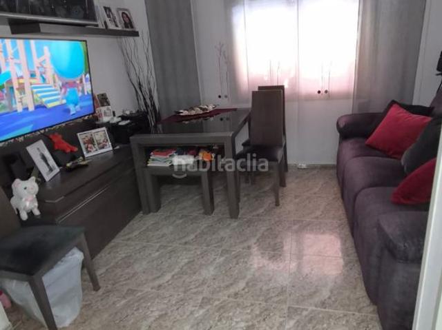 Piso en venta en Hospitalet de Llobregat L´, Pubilla Cases. Amplia vivienda reformada de 70 m² con 3 habitaciones junto al Metro Pubilla Cases. Pisos Hospitalet de Llobregat.