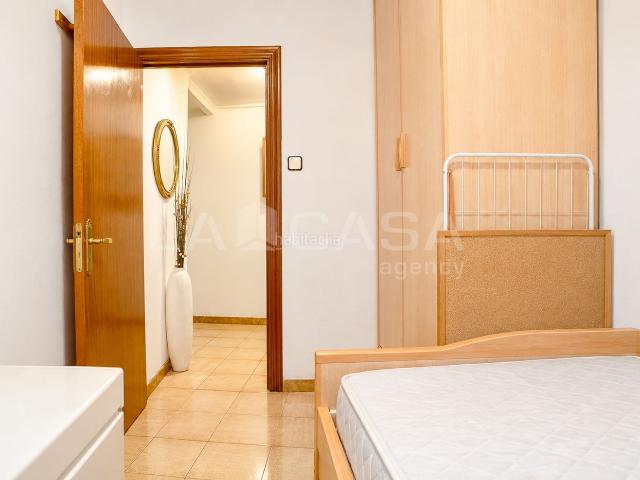 Piso en venta en Hospitalet de Llobregat L´, Pubilla Cases. CUATRO HABITACIONES BALCON. Pisos Hospitalet de Llobregat.