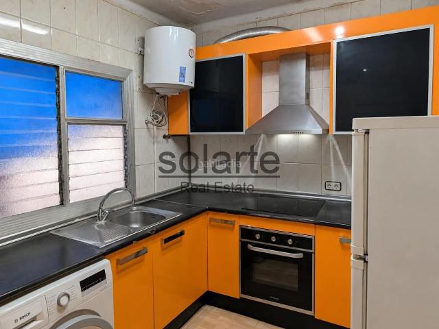 Piso en venta en Hospitalet de Llobregat L´, Pubilla Cases. Luminoso piso de 3 habitaciones con balcón. Pisos Hospitalet de Llobregat.