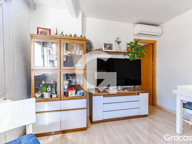 Piso en venta en Hospitalet de Llobregat L´, Pubilla Cases. PISO EXTERIOR, SOLEADO Y CON ASCENSOR EN CARRETERA DE COLLBLANC. Pisos Hospitalet de Llobregat.