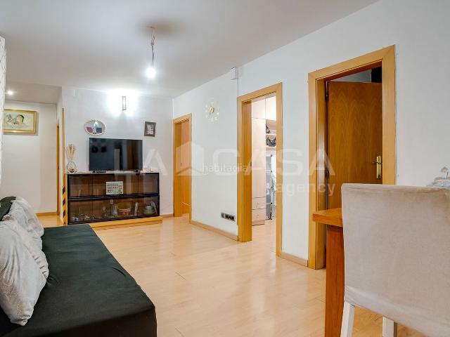 Piso en venta en Hospitalet de Llobregat L´, Pubilla Cases. PISO TOTALMENTE EXTERIOR DE TRES HABITACIONES EN PUBILLA CASES. Pisos Hospitalet de Llobregat.