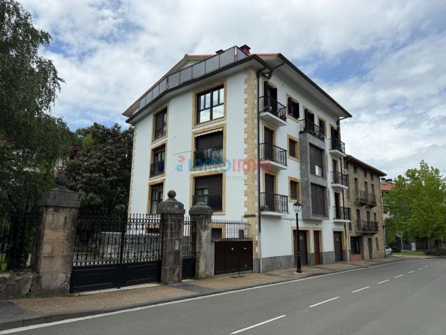 Piso en venta en Idiazabal. EXCLUSIVA INMOIRAIN Dúplex con terraza privada y vistas despejadas en Idiazabal. Pisos.