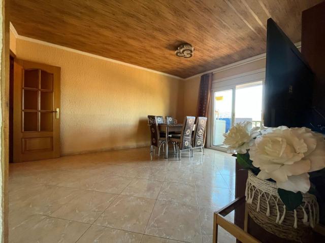 Piso en venta en Igualada, Llevant. Gran oportunidad, piso para entrar a vivir con 3 dormitorios, orientado Sur, primera planta, espectaculares vistas a la montaña de. Pisos.