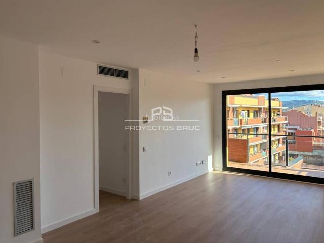 Piso en venta en Igualada, Llevant. Edificio Igualada Oportunidad ! Último Dúplex por estrenar con Terraza, Trastero, Posibilidad de Parquing. Pisos.