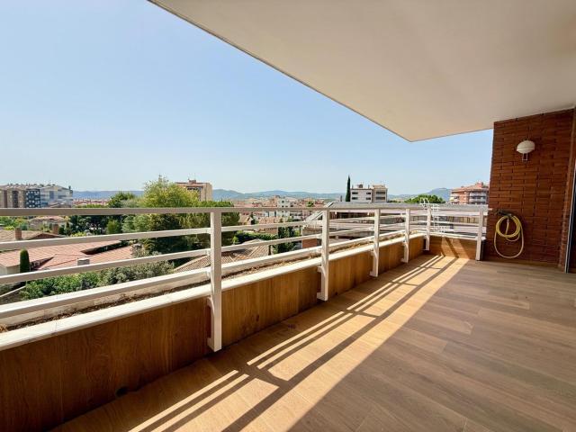 Piso en venta en Igualada, Poble Sec. EXCLUSIVIDAD, AMPLITUD Y COMODIDAD EN UNA DE LAS ZONAS MAS PRESTIGIOSAS DE IGUALADA. Pisos.
