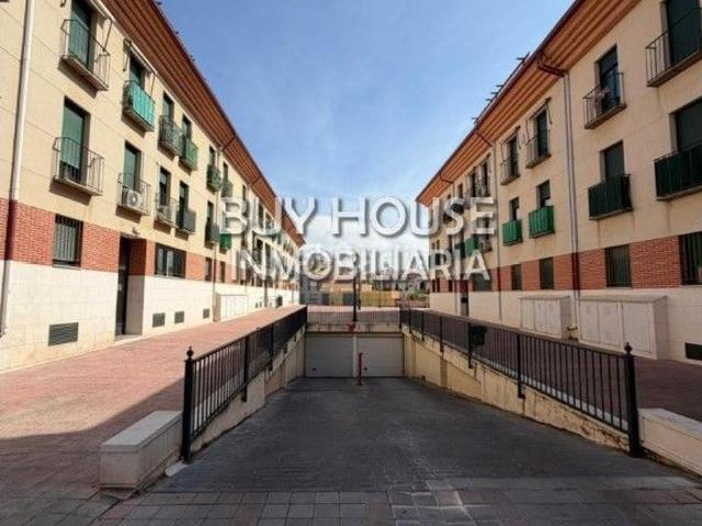 Piso en venta en Illescas, Parque Manuel de Vega Carretera de Ugena. EXCLUSIVA VIVIENDA EN EL CENTRO DE ILLESCAS URBANIZACION PRIVADA CON PISCINA Y ZONAS VERDES. Pisos.