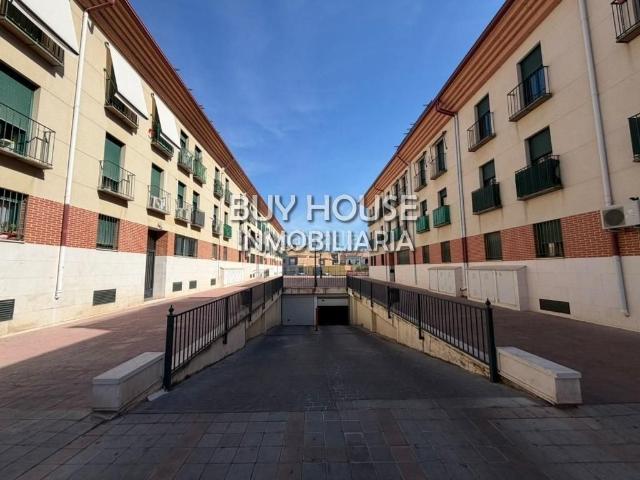 Piso en venta en Illescas, Parque Manuel de Vega Carretera de Ugena. PISO EN VENTA EN ILLESCAS ZONA CARRETERA DE UGENA URBANIZACIÓN CON PISCINA. Pisos.