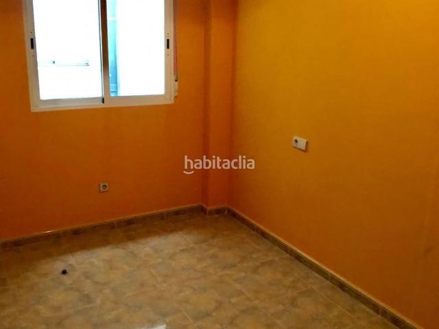Piso en venta en Iniesta. Céntrico piso en iniesta con terraza y garaje. Pisos.
