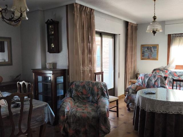 Piso en venta en Iniesta. Amplia vivienda con terraza. Pisos.