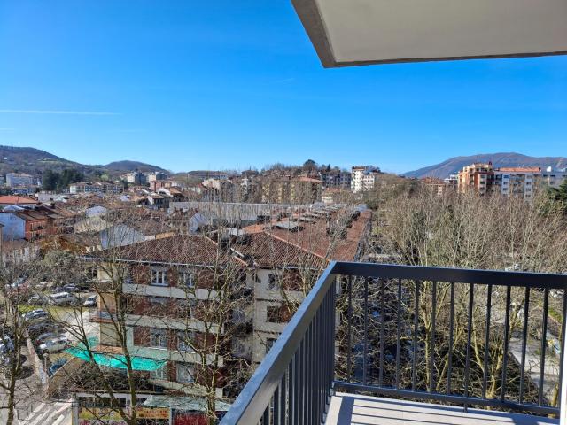 Piso en venta en Irun, Palmera Dumboa Arbes. Gran vivienda 2 pisos de origen de 148 m2 útiles con nuevo precio hasta fin 2026. Pisos.
