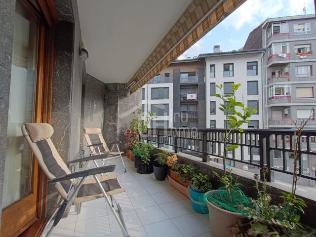 Piso en venta en Irun, Pinar Anaka Belaskoenea. AMPLIA VIVIENDA EXTERIOR DE 120 mCON 2 TERRAZAS, TRASTERO Y VISTAS DESPEJADAS A LA PLAZA DE ANZARAN. Pisos.