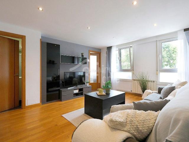 Piso en venta en Irun, Pinar Anaka Belaskoenea. Piso en Navegantes. Pisos.