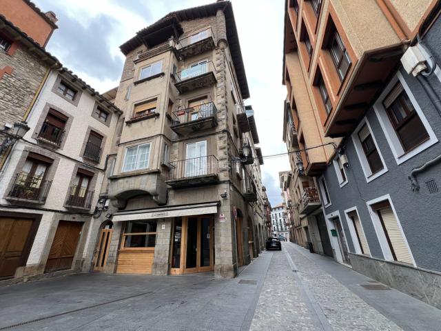 Piso en venta en Jaca, Casco Antiguo Ciudadela. Piso en venta en Calle Sancho Ramírez, 8 Casco Antiguo Ciudadela, Jaca. Pisos.
