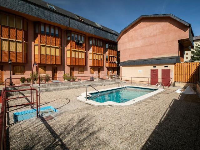 Piso en venta en Jaca, Membrilleras Levante. COQUETO PISO CON GARAJE, TRASTERO Y PISCINA EN JACA LISTO PARA ENTRAR A VIVIR. Pisos.