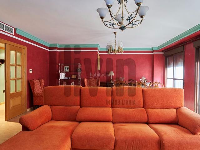 Piso en venta en Jaén, Avda de Madrid Pº de la Estación. Vivienda en pleno corazón de Jaén Calle Nueva Año de construcción 2004. Pisos.