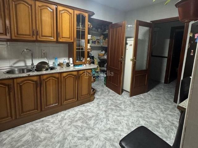 Piso en venta en Jamilena. Piso en venta en Centro, 4 dormitorios. Pisos.