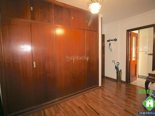 Piso en venta en Jerez de la Frontera, Vallesequillo. GRAN PISO 5 DORMITORIOS CON GARAJE SUBTERRÁNEO Y EN SUPERFICIE. Pisos Jerez de la.