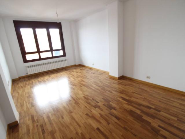 Piso en Venta en Luanco Aramar Antromero