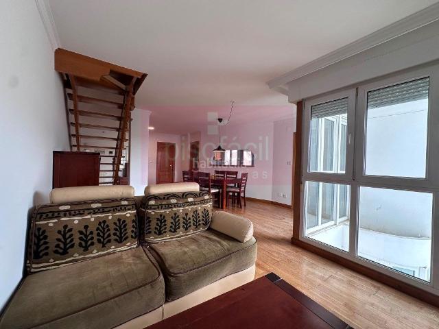 Piso en venta en Lugo, A Milagrosa. En venta dúplex de cuatro dormitoriosuno abajo y dos baños a un paso del centro!. Pisos.
