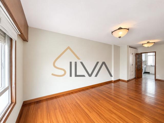 Piso en venta en Lugo, A Milagrosa. INMOBILIARIA SILVA PRESENTA Este piso situado en la Rúa Ourense. Pisos.