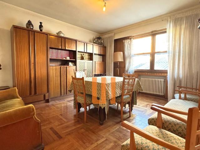 Piso en venta en Lugo, A Milagrosa. Piso con plaza de garaje y tarstero a escasos metros de la Muralla. Pisos.