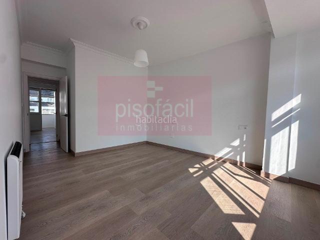 Piso en venta en Lugo, Paradai. Se vende piso semireformado a un paso de la Avenida de la Coruña!. Pisos.
