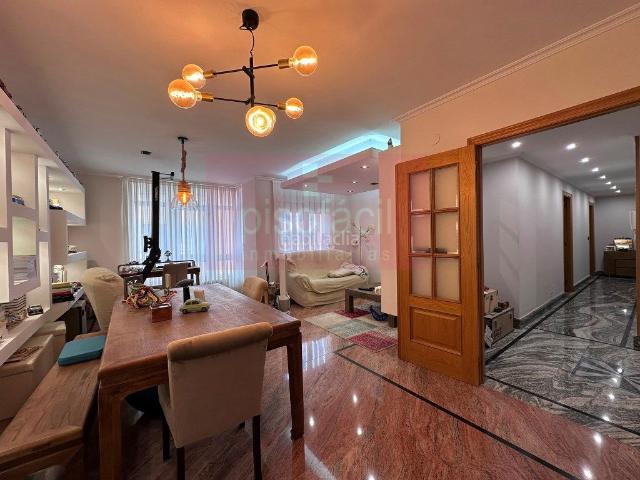 Piso en venta en Lugo, Recatelo O Carme. En venta excepcional vivienda de cien metros aprox. y dos dormitorios con espectaculares vistas a la Fonte dos Ranchos. Pisos.
